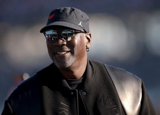 Imagem colorida de Michael Jordan - Metrópoles