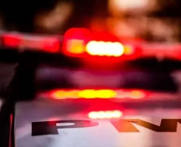 Imagem colorida de carro da polícia militar - Metrópoles