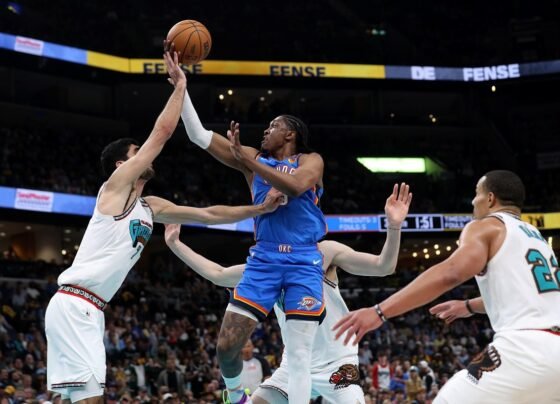 Imagem colorida de jogadores na partida entre Thunder e Grizzlies -Metrópoles