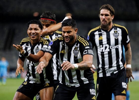 Foto colorida do elenco do Atlético-MG - Metrópoles