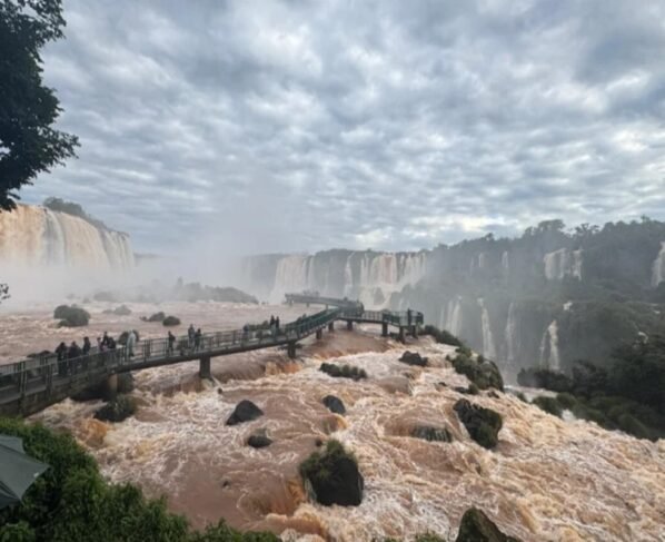 Imagem colorida, Cataratas do Iguaçu têm vazão acima da média após forte chuva- Metrópoles
