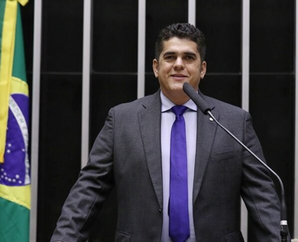 Foto colorida do deputado Antonio Doido (MDB)
