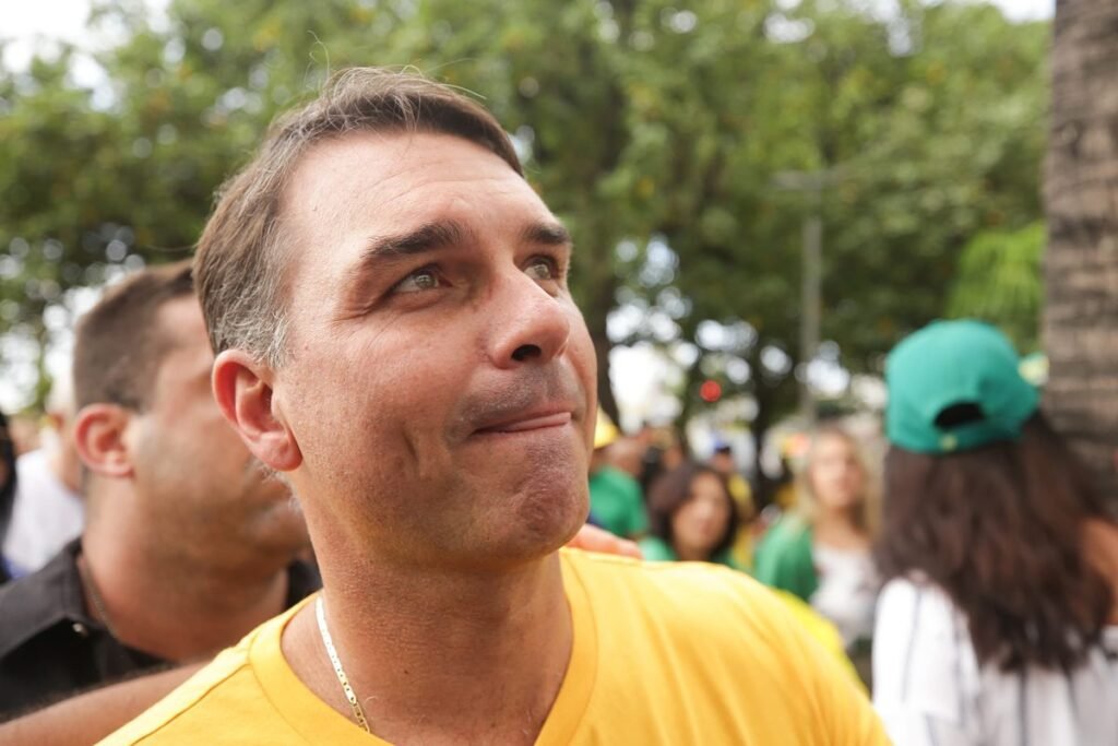 Flávio Bolsonaro (PL-RJ) durante manifestação bolsonarista no Rio de Janeiro (RJ) - Metrópoles