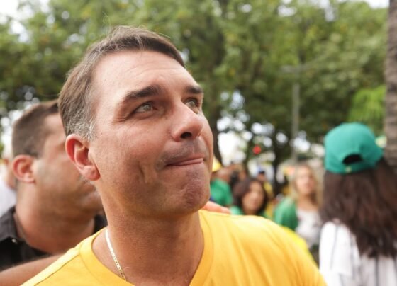 Flávio Bolsonaro (PL-RJ) durante manifestação bolsonarista no Rio de Janeiro (RJ) - Metrópoles