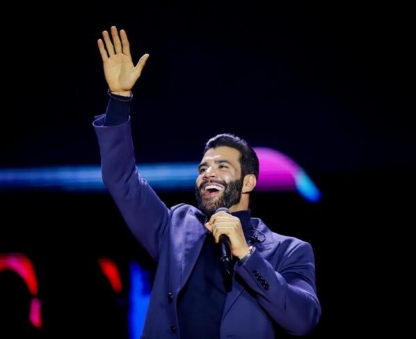 imagem colorida de Gusttavo Lima abre Na Praia Festival 2025, em Brasília