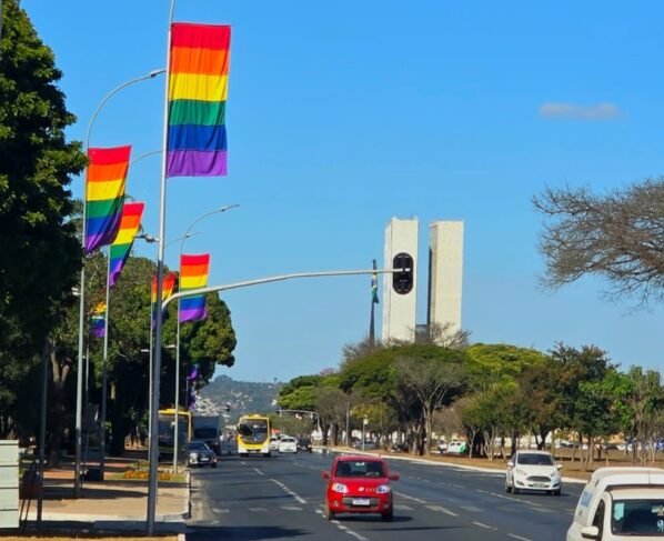 Esplanada dos Ministérios ganhará 110 bandeiras arco-íris