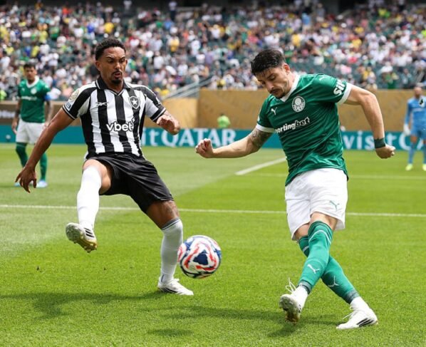 Foto colorida do jogo do Botafogo contra o Palmeiras pelas oitavas de final do Mundial de Clubes - Metrópoles