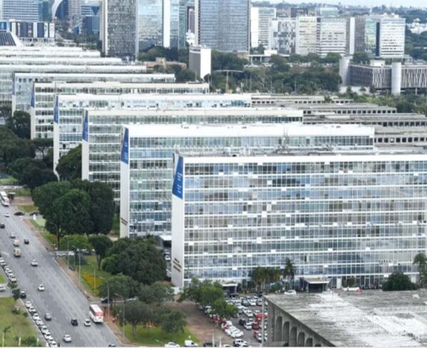Imagem colorida, Esplanada dos Ministérios - Metrópoles