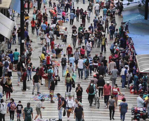 Movimentação na rua 25 de Março em SP - Metrópoles