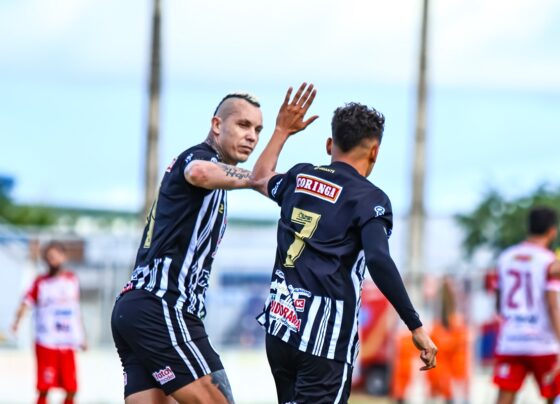 Marcelo Toscano e Keliton se cumprimentam em vitória do Asa de Arapiraca-AL contra o Juazeirense-BA no Brasileirão Série D Will Bank