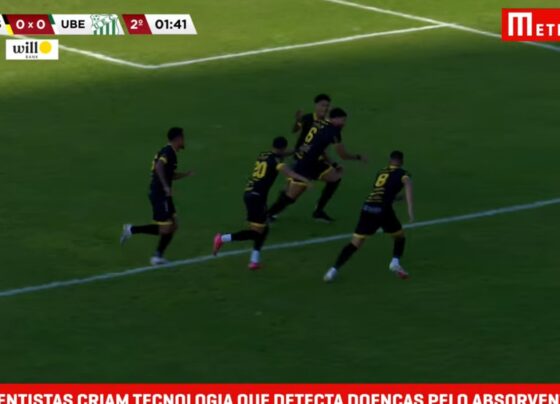 Jogadores do FC Cascavel-PR comemoram gol de virada na Série D