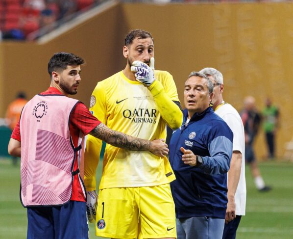Foto colorida de Donnarumma, minutos após lesão de Musiala - Metrópoles
