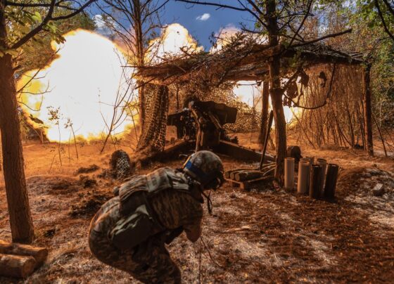Imagem colorida mostra soldado na guerra da Ucrânia - Metrópoles