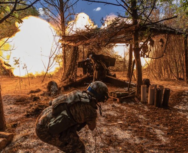 Imagem colorida mostra soldado na guerra da Ucrânia - Metrópoles