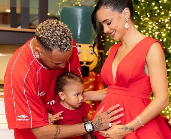 Neymar, Bruna Biancardi e Mavie posam juntos no Natal em família - Metrópoles