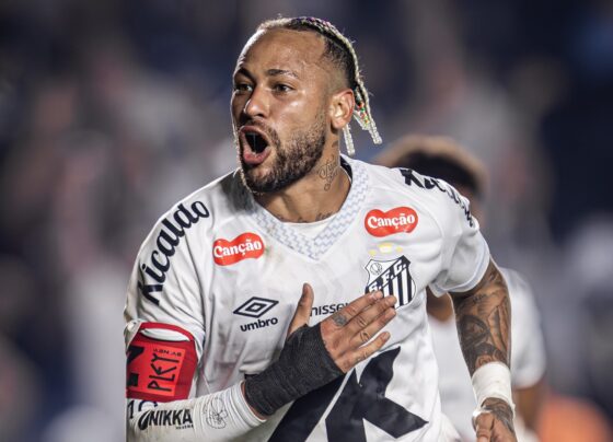 Foto colorida de Neymar no Santos - Metrópoles