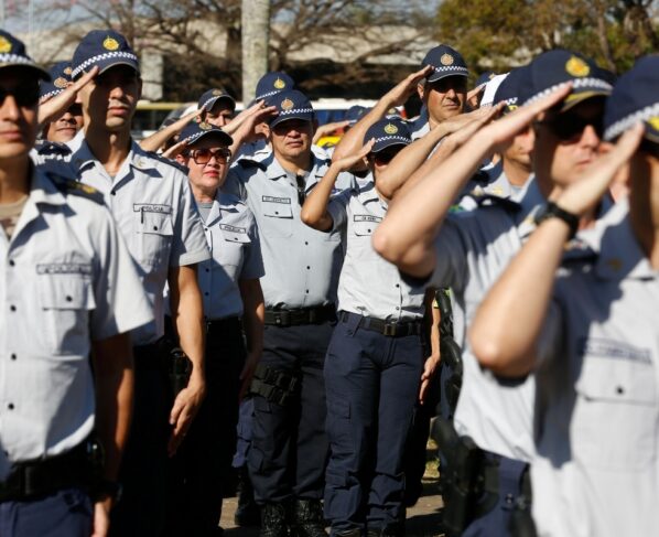 Policiais