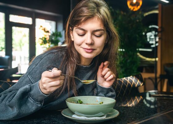 Mulher sopa