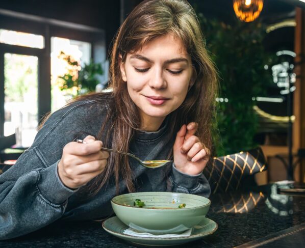 Mulher sopa