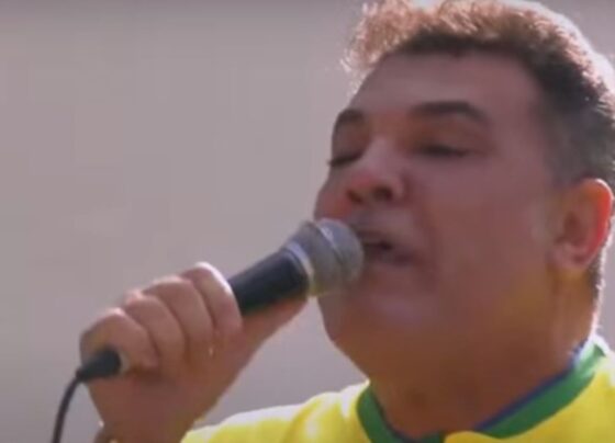 Imagem colorida do deputado Marco Feliciano, durante discurso na Avenida Paulista