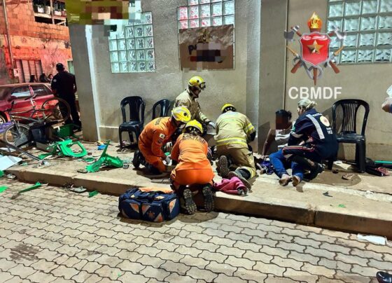 Imagem colorida de socorro a vítimas de acidente de trânsito - Metrópoles
