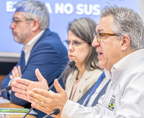 Ministro da Saúde, Alexandre Padilha durante Coletiva de Imprensa - Programa Agora Tem Especialistas Sobre a Participação dos Planos de Saúde no Programa e Interação de Dados com a Saúde Suplementar. SUS planos de saúde