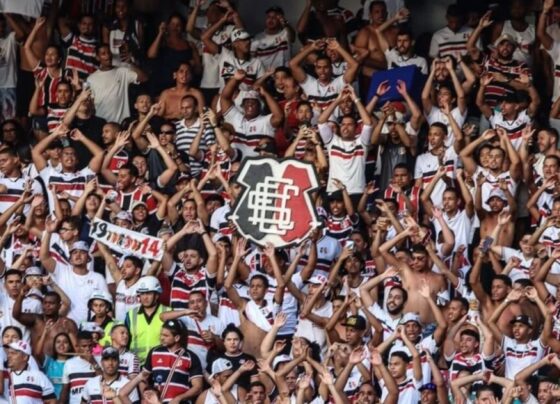 Imagem colorida da torcida do Santa Cruz- Metrópoles