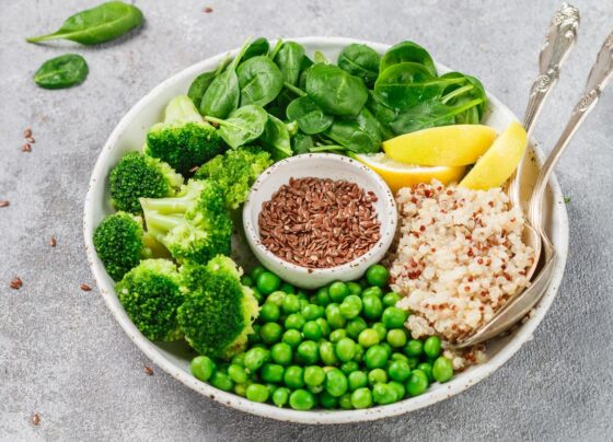 Foto colorida de vegetais - Beber leite fortalece os ossos? Entenda o que nutricionistas dizem