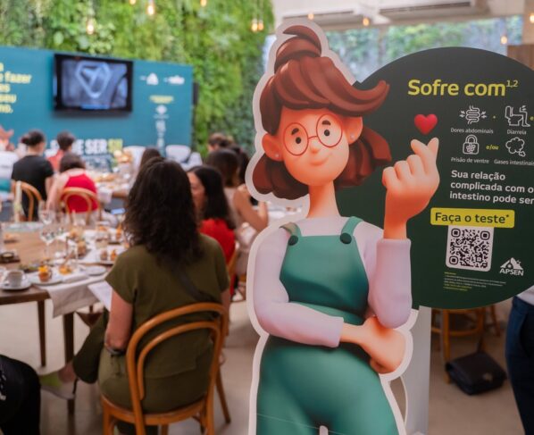 Foto colorida de uma ilustração feminina fazendo sinal com as mãos, referência a síndrome do instestino irritável - Metrópoles