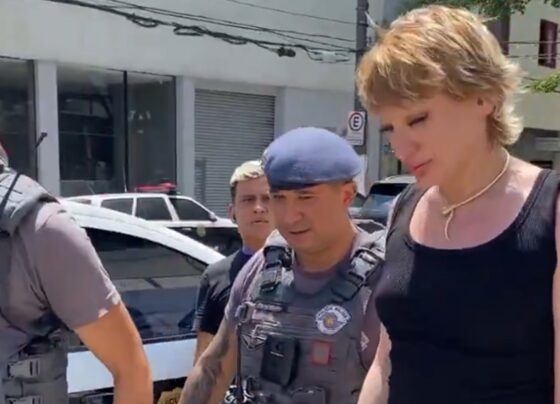 Romagaga sendo presa