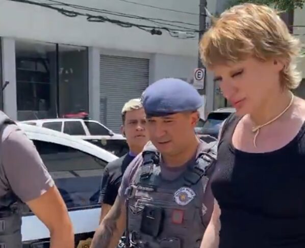 Romagaga sendo presa