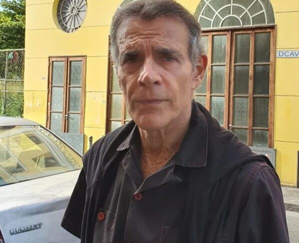 Imagvem colorida do ator Mário Gomes - Metrópoles