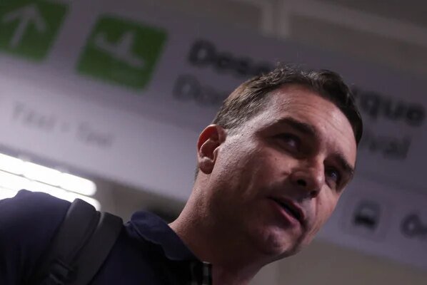 Flávio Bolsonaro minimiza reação ruim de parte do Centrão ao nome dele - destaque galeria