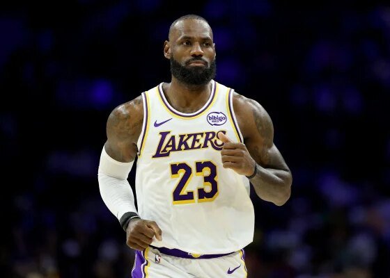 LeBron James seguirá nos Lakers nesta temporada, revela agente - destaque galeria