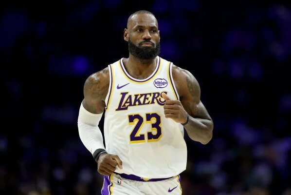 LeBron James seguirá nos Lakers nesta temporada, revela agente - destaque galeria
