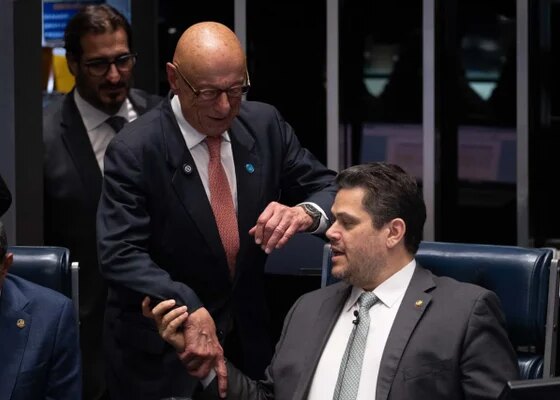 Líder do governo rebate Gleisi após aprovação do PL da Dosimetria - destaque galeria