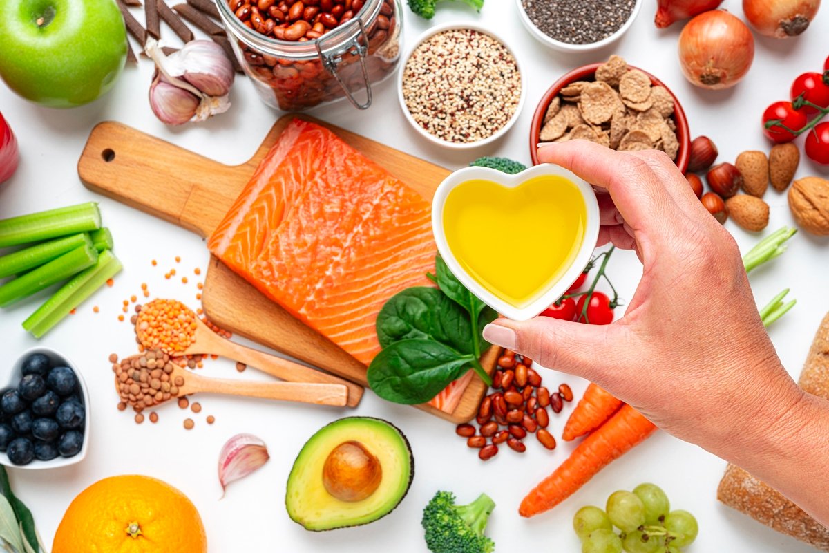 foto colorida de alimentos saudáveis que ajudam no controle do colesterol - Metrópoles.