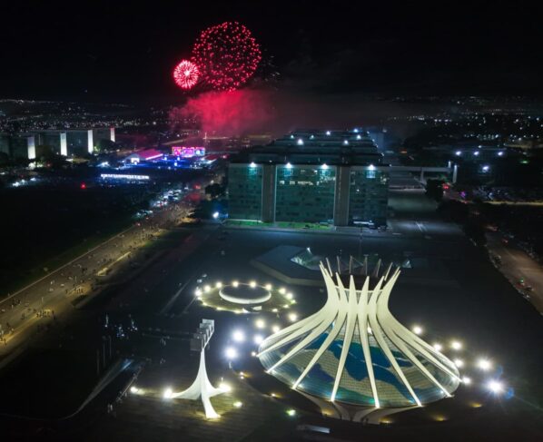 Queima de fogos na Esplanada dos Ministérios