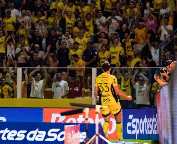 De virada, Mirassol bate Vasco e vence primeira no Brasileirão - destaque galeria