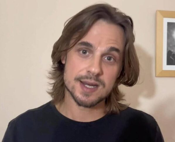 Ex-galã da Globo volta a trabalhar como ambulante no Réveillon do Rio - destaque galeria