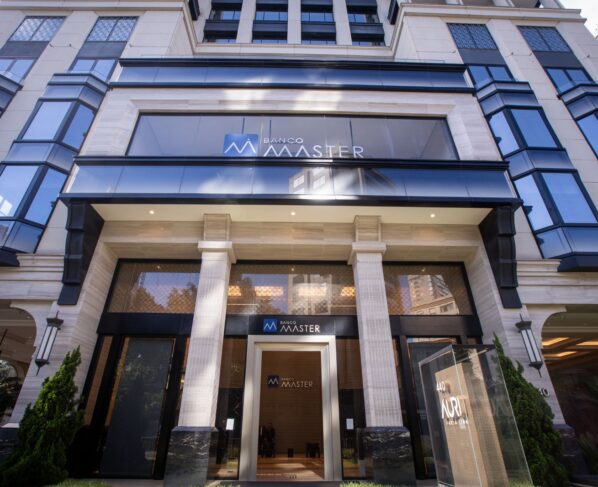 Imagem colorida de sede do Banco Master