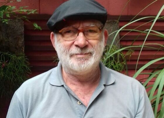 Fotografia colorida de Wagner de Oliveira Fernandes, de 78 anos, professor de história que sofreu múltiplos AVCs e está internado em estado grave na Cidade do México. - Metrópoles