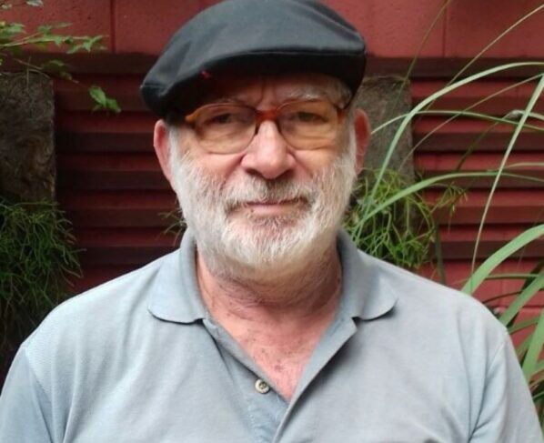 Fotografia colorida de Wagner de Oliveira Fernandes, de 78 anos, professor de história que sofreu múltiplos AVCs e está internado em estado grave na Cidade do México. - Metrópoles