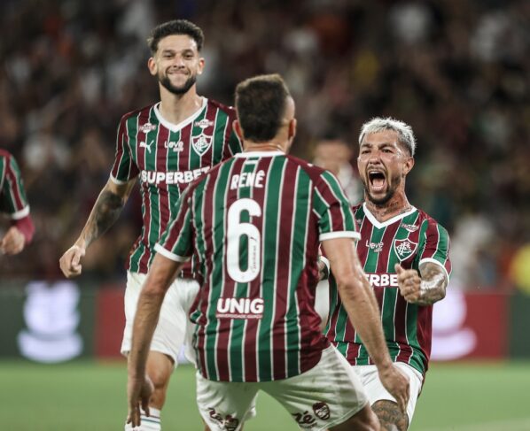 Fluminense bate Grêmio e vence em estreia no Campeonato Brasileiro - destaque galeria