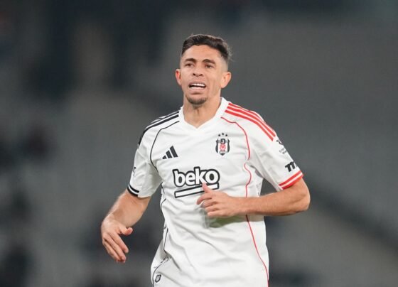 Gabriel Paulista com a camisa do Besiktas