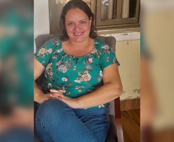 Foto colorida de Karine Lisboa, paciente que descobriu câncer de colo de útero - Grávida, mulher descobre câncer de colo de útero durante pré-natal - Metrópoles