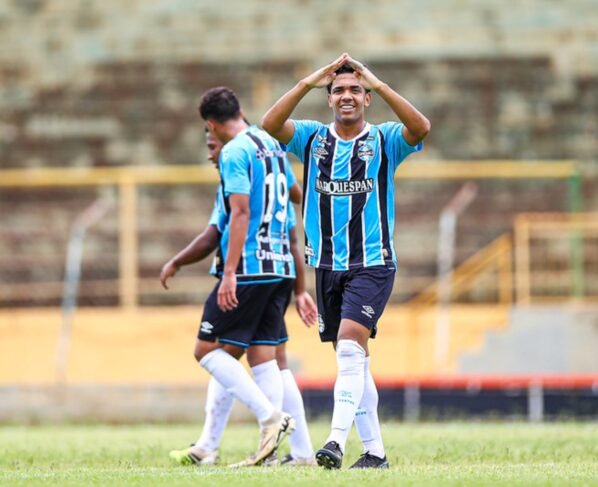 Imagem colorida do Grêmio na Copinha São Paulo de futebol júnior- Metrópoles