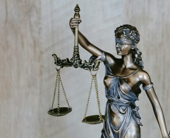 Estátua da Justiça - Metrópoles