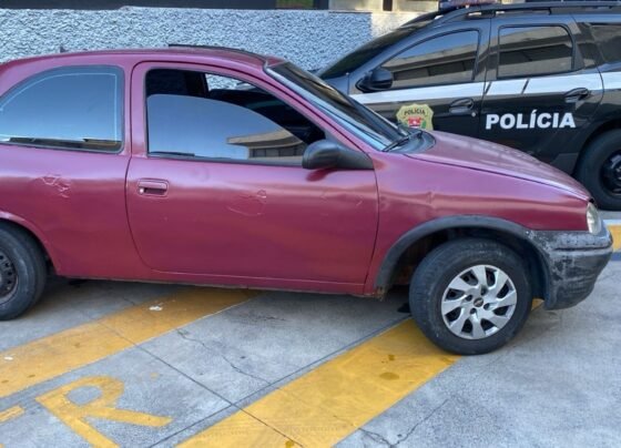 Imagem colorida de Carro usado no roubo à residência de promotor. Metrópoles