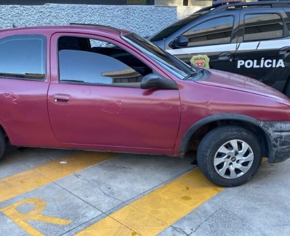 Imagem colorida de Carro usado no roubo à residência de promotor. Metrópoles